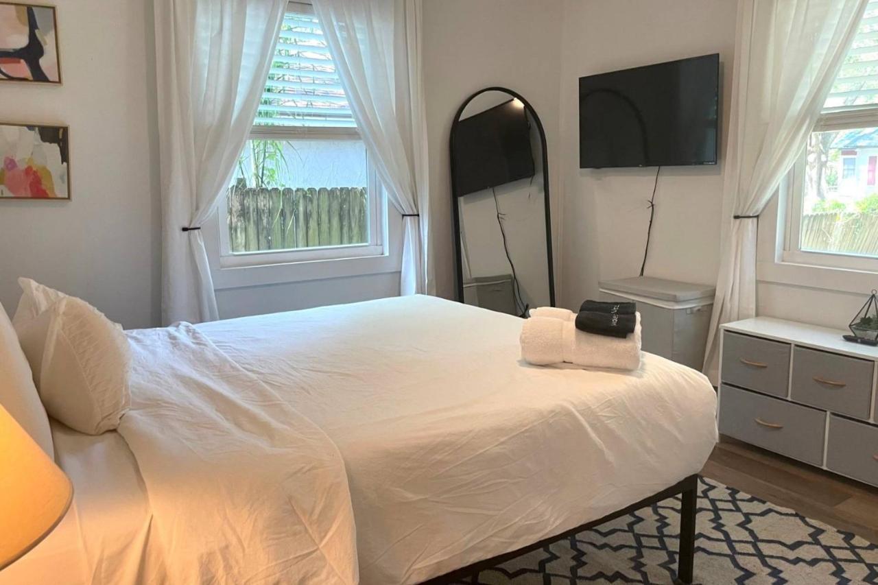 Treehouse Is A Quaint 2 Bedroom In An Up-And-Coming Part Of Town, Pet Friendly With Fenced Yard And Lounge Area That Is Close To Downtown Tampa Bagian luar foto