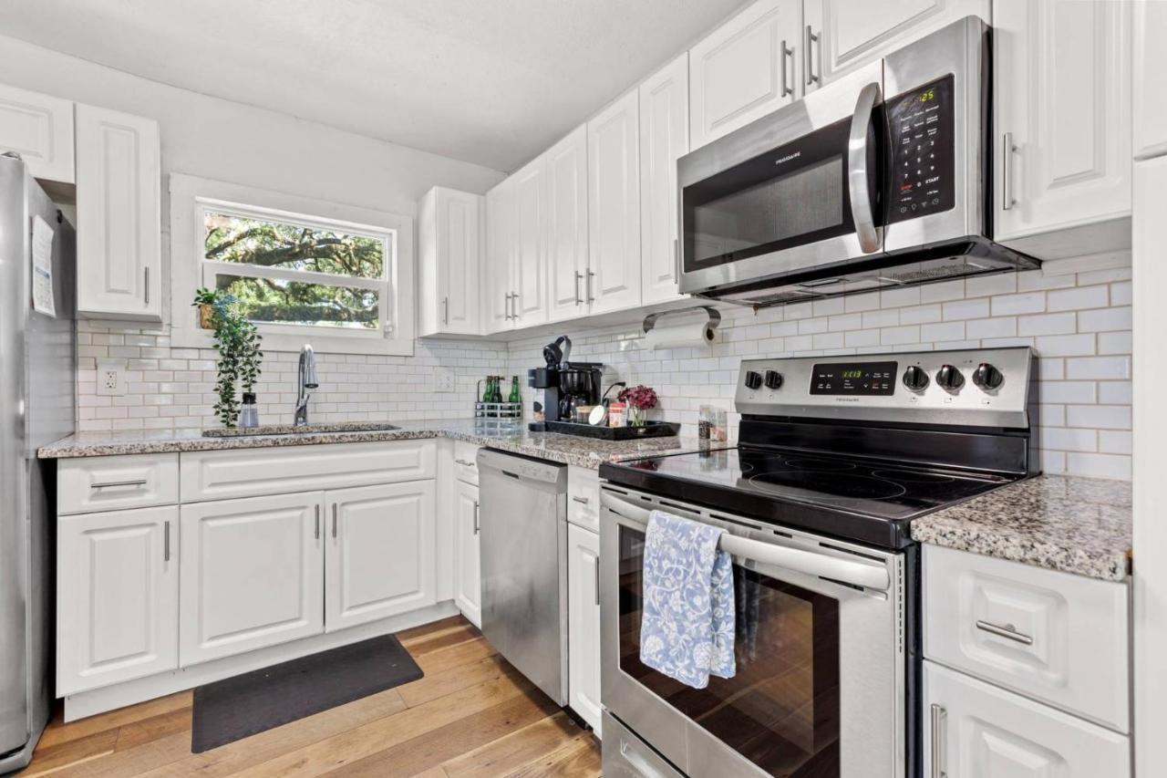Treehouse Is A Quaint 2 Bedroom In An Up-And-Coming Part Of Town, Pet Friendly With Fenced Yard And Lounge Area That Is Close To Downtown Tampa Bagian luar foto