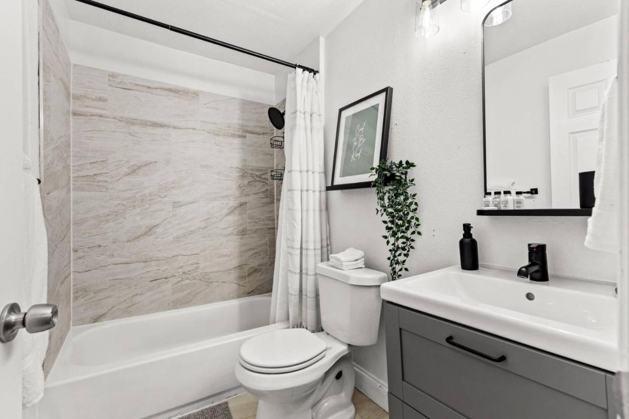 Treehouse Is A Quaint 2 Bedroom In An Up-And-Coming Part Of Town, Pet Friendly With Fenced Yard And Lounge Area That Is Close To Downtown Tampa Bagian luar foto