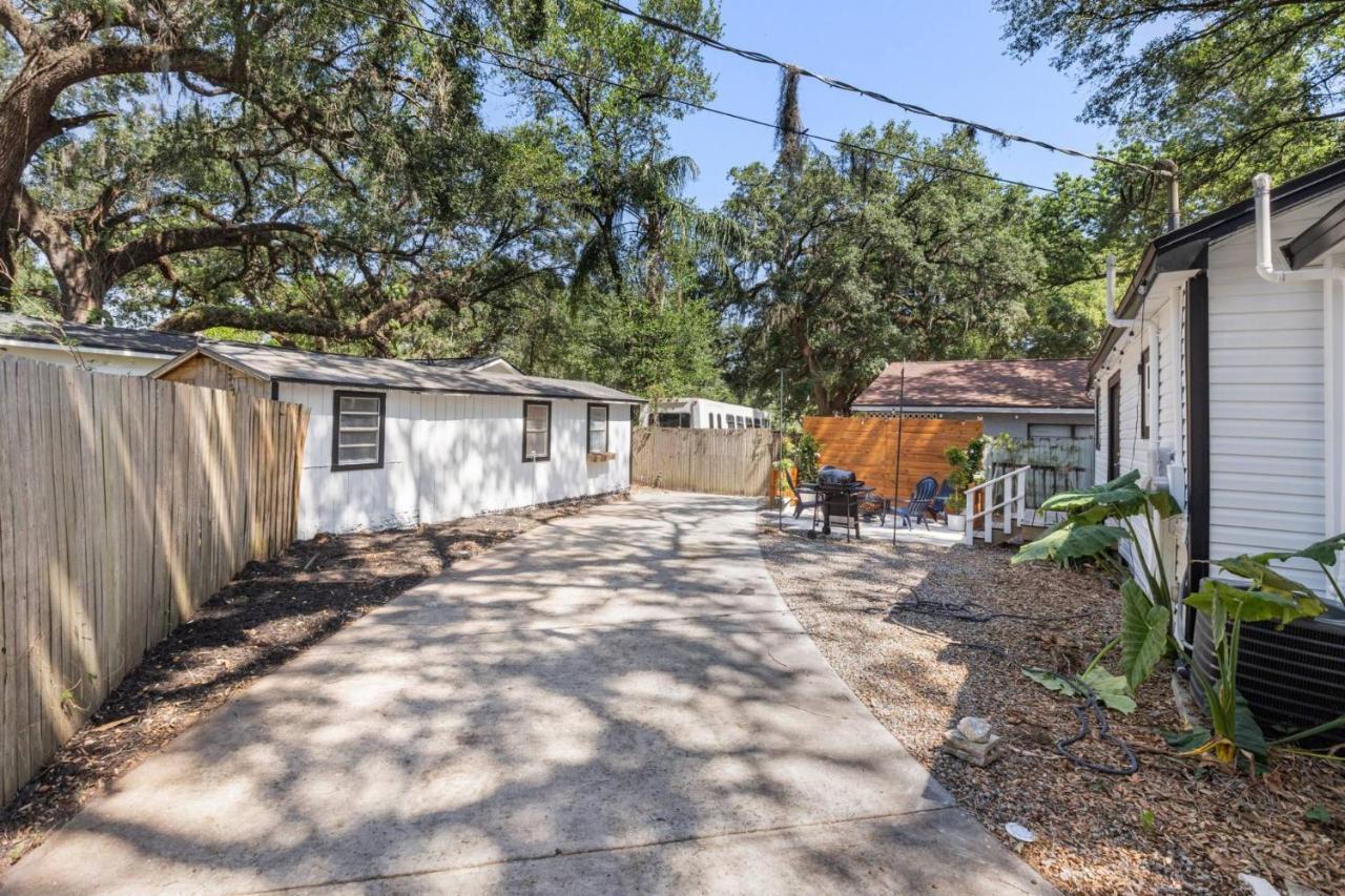 Treehouse Is A Quaint 2 Bedroom In An Up-And-Coming Part Of Town, Pet Friendly With Fenced Yard And Lounge Area That Is Close To Downtown Tampa Bagian luar foto