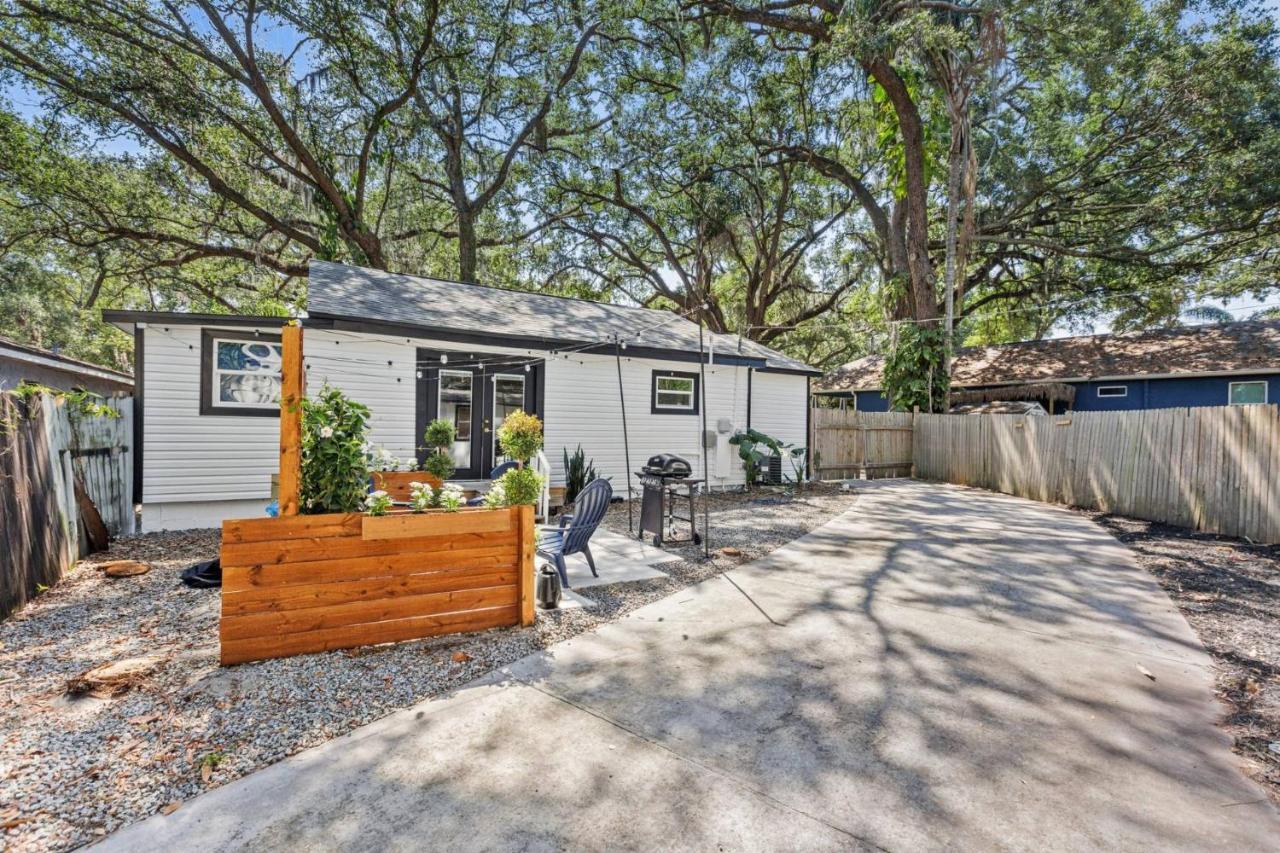 Treehouse Is A Quaint 2 Bedroom In An Up-And-Coming Part Of Town, Pet Friendly With Fenced Yard And Lounge Area That Is Close To Downtown Tampa Bagian luar foto