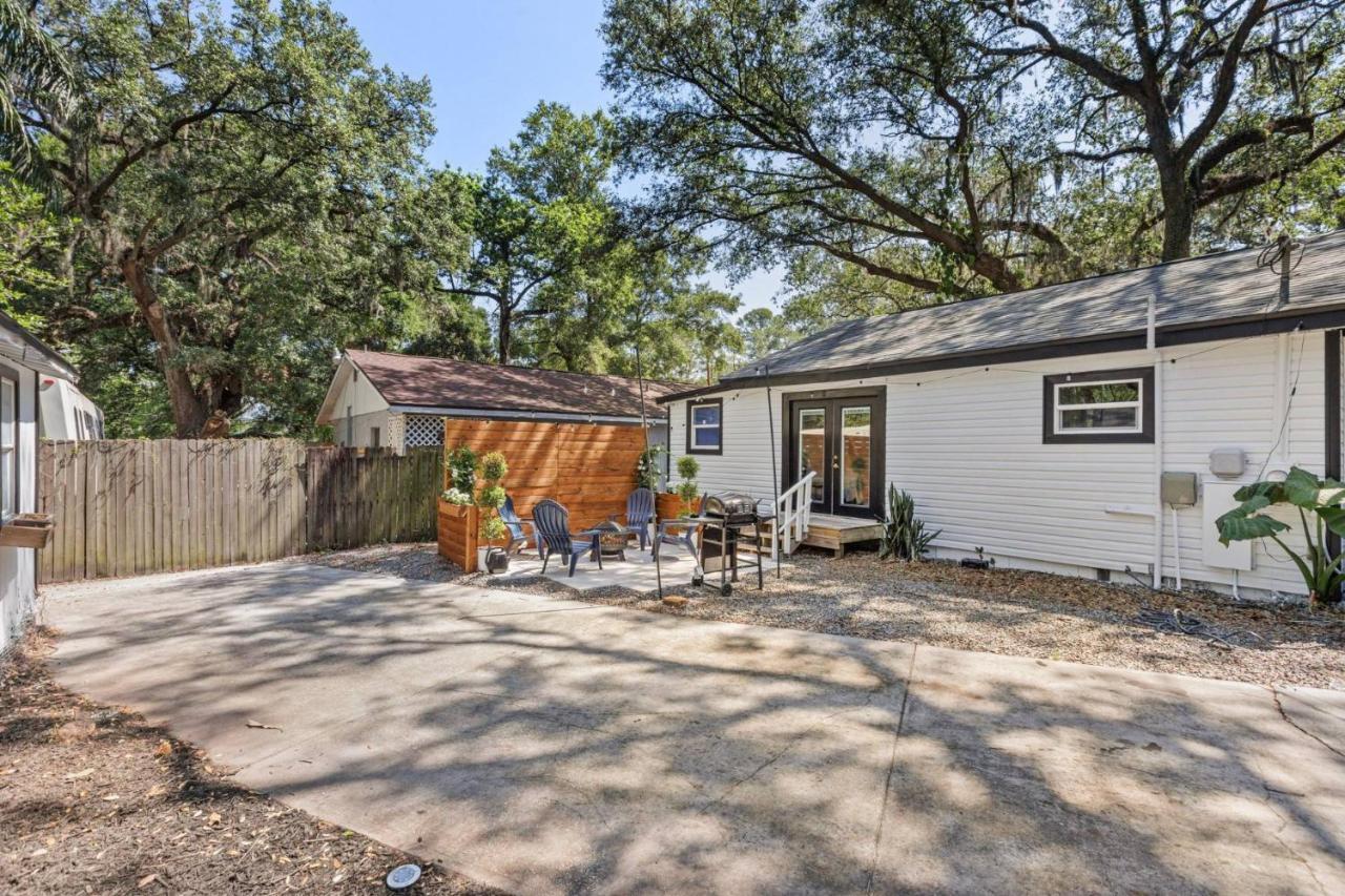 Treehouse Is A Quaint 2 Bedroom In An Up-And-Coming Part Of Town, Pet Friendly With Fenced Yard And Lounge Area That Is Close To Downtown Tampa Bagian luar foto