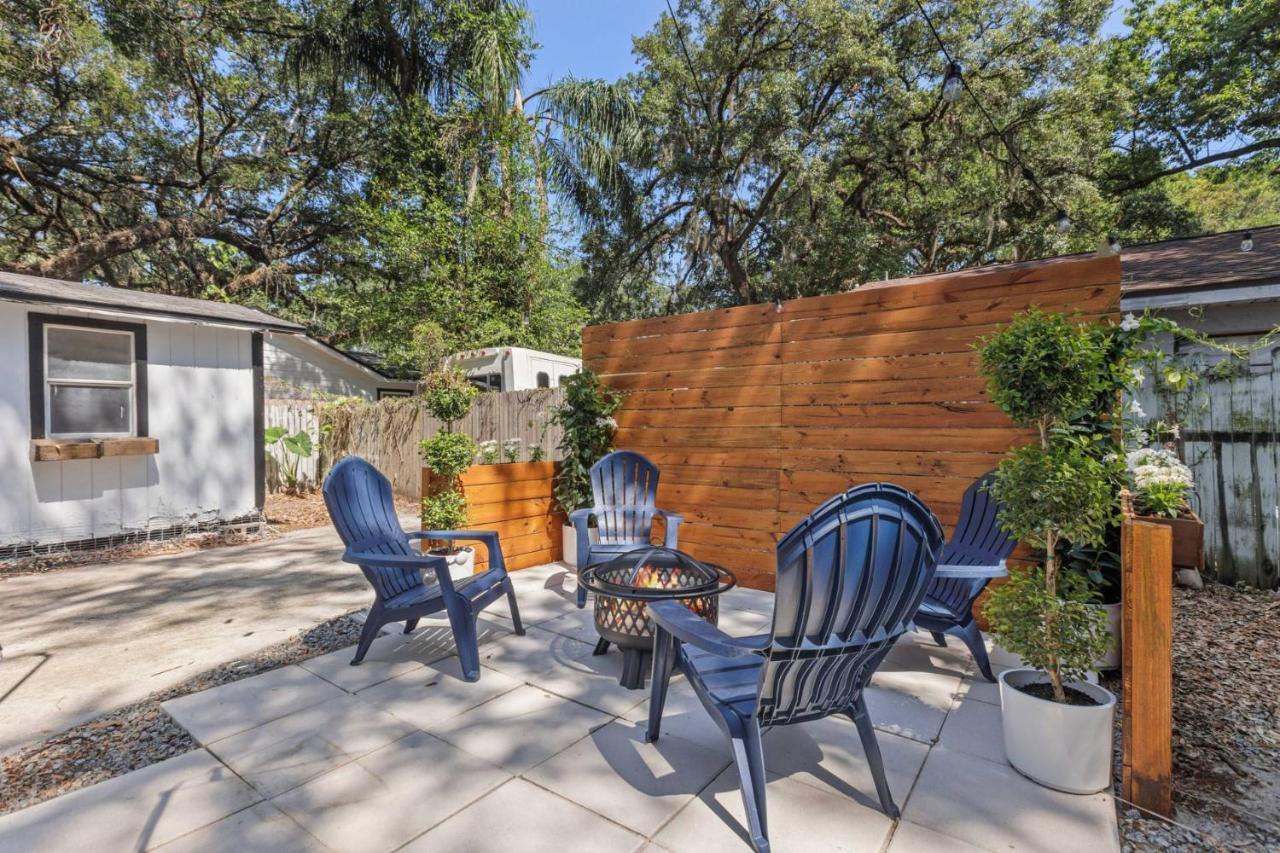 Treehouse Is A Quaint 2 Bedroom In An Up-And-Coming Part Of Town, Pet Friendly With Fenced Yard And Lounge Area That Is Close To Downtown Tampa Bagian luar foto