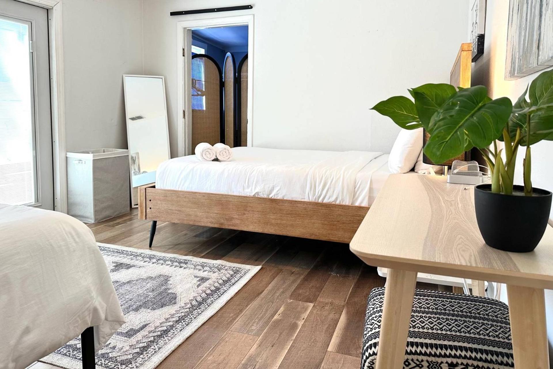 Treehouse Is A Quaint 2 Bedroom In An Up-And-Coming Part Of Town, Pet Friendly With Fenced Yard And Lounge Area That Is Close To Downtown Tampa Bagian luar foto