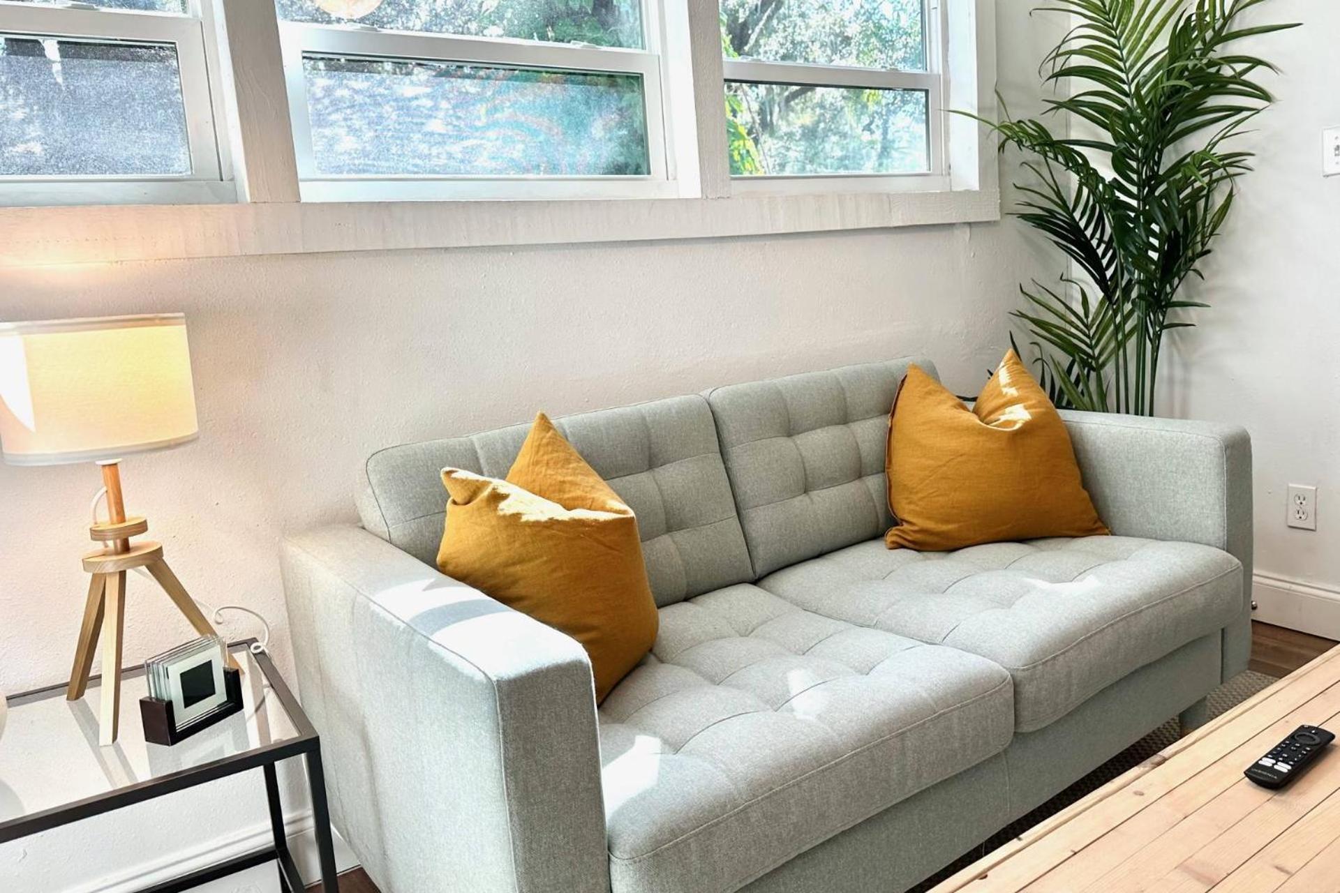 Treehouse Is A Quaint 2 Bedroom In An Up-And-Coming Part Of Town, Pet Friendly With Fenced Yard And Lounge Area That Is Close To Downtown Tampa Bagian luar foto