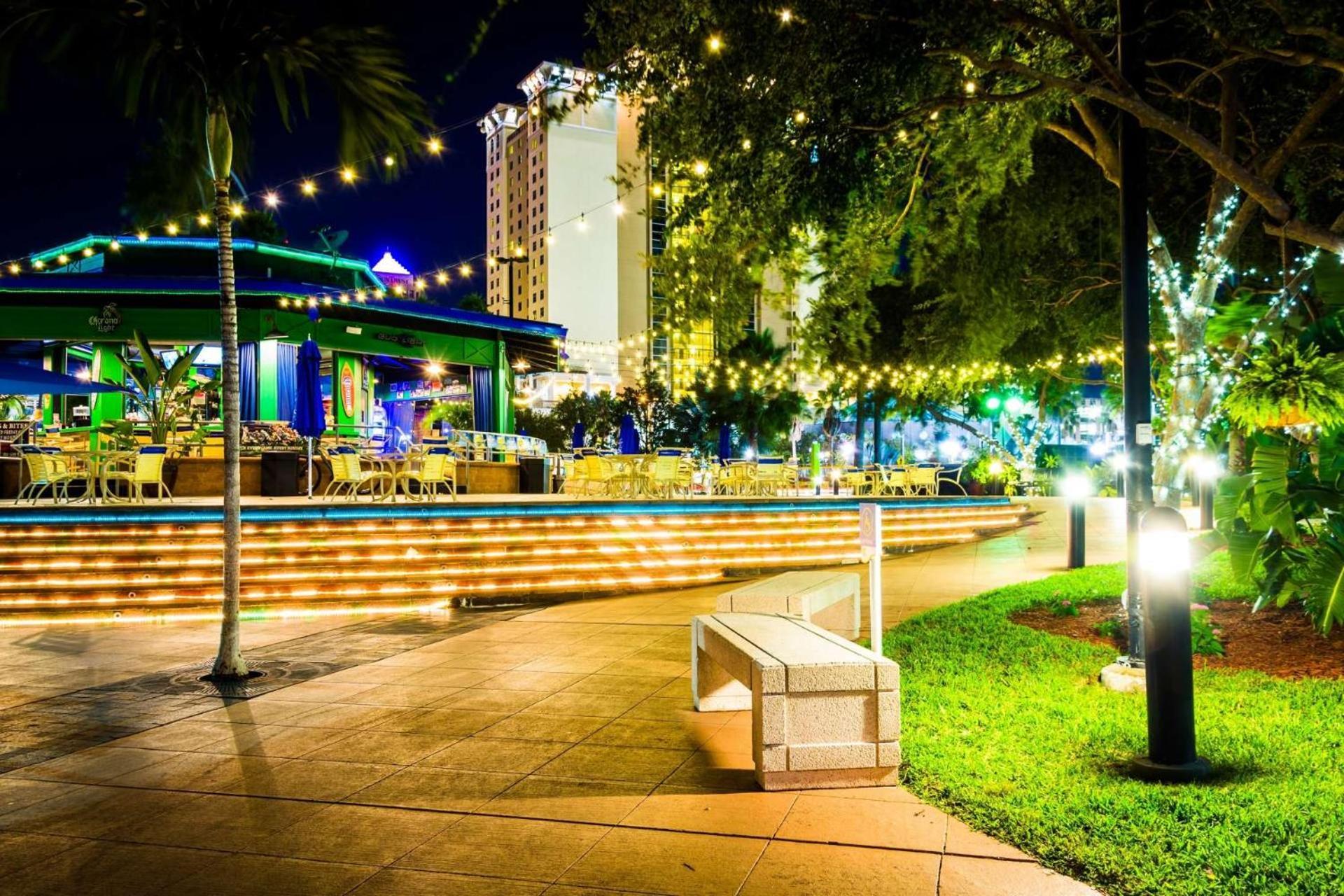 Treehouse Is A Quaint 2 Bedroom In An Up-And-Coming Part Of Town, Pet Friendly With Fenced Yard And Lounge Area That Is Close To Downtown Tampa Bagian luar foto